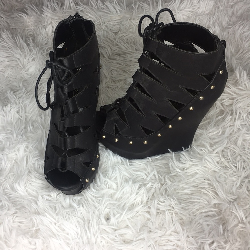 Black Wedges